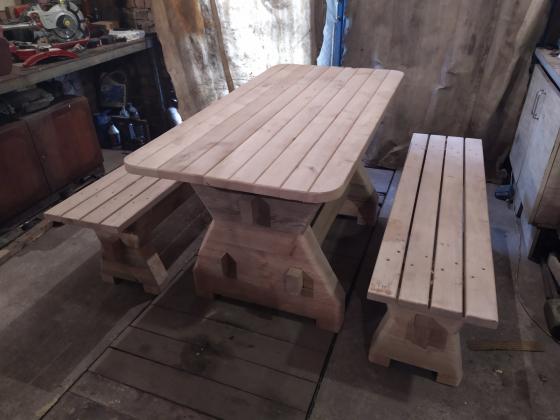 Дерев'яний стіл з лавками ( 2 комплекти)