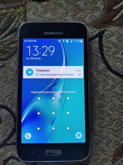Телефон Samsung Gelaxy  J1