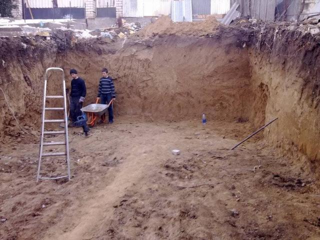 Выкопать погреб в Буче