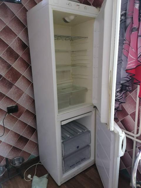 Продам холодильник б/у на запчасти