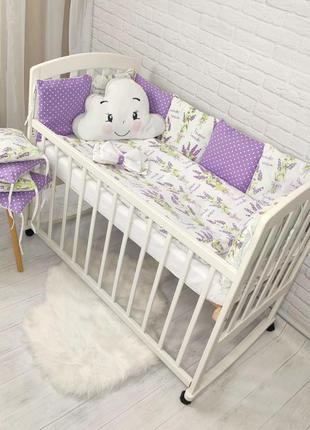Красивое детское постельное белье для новорожденных в идеальном состоянии.
