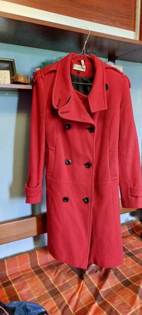 Червоне  класичне пальто