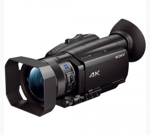 Видеокамера Sony AX 700