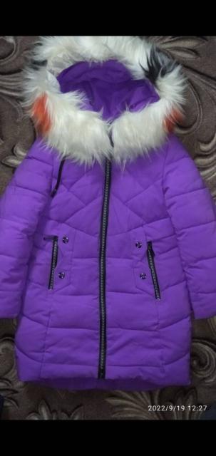 Зимова куртка на дівчинку 8-9 років
