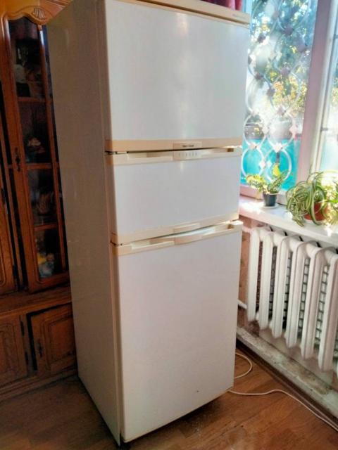 Продам холодильник б/у в хорошем состоянии.