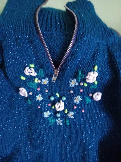 Осінній светр жіночий