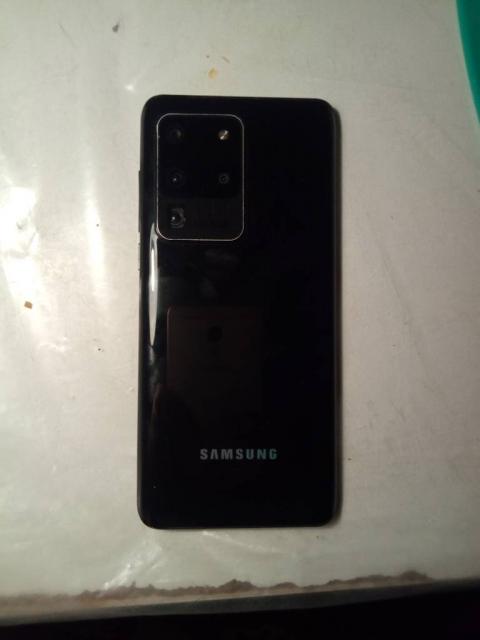 Продам телефон в отличном состаянии Samsung S22