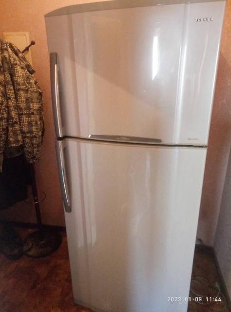 Продам Холодильник Toshiba GR-M74RD. б/у в хорошем состояние