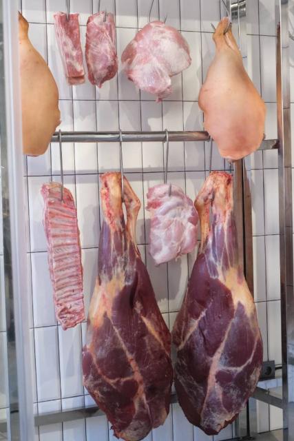 Свіже м'ясо та ковбасні вироби з власної ферми - фермерське господарство Прометей