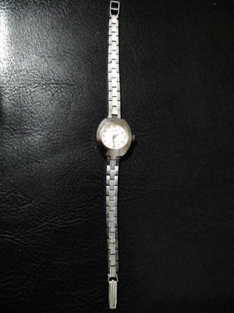 Часы ЗАРЯ (СССР) наручные женские механические винтажные, 17 камней, антиквариат