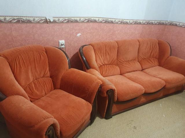 Продается мягкая мебель б/у 2 кресла и диван.