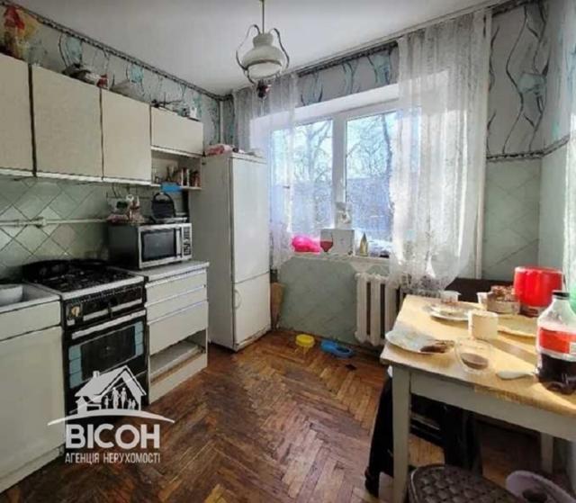 Продається 2х-кімнатна квартира, жилий стан по вул. Лесі Українки