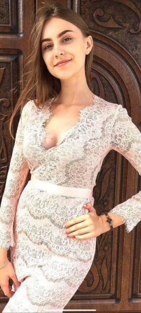 Вишукана сукня із натурального кружева