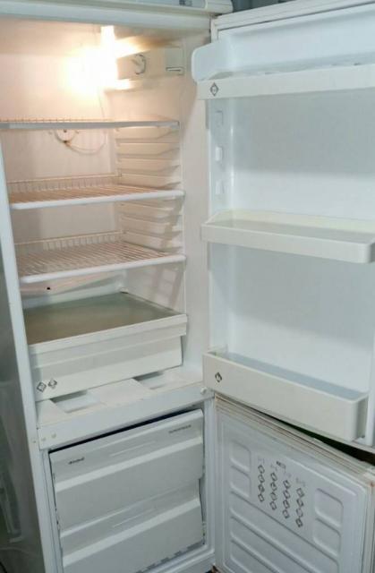Продам холодильник  INDESIT
