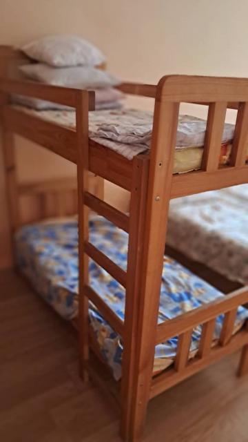 Продам дитячі ліжка 2-х ярусні та одноярусні