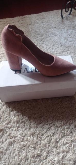 Продам жіночі туфлі колір пудри