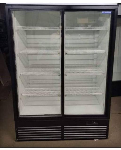Продам холодильник вітрина у робочому стані.Висота 210см,ширина 118см,глибина 65см.тел 0965474491