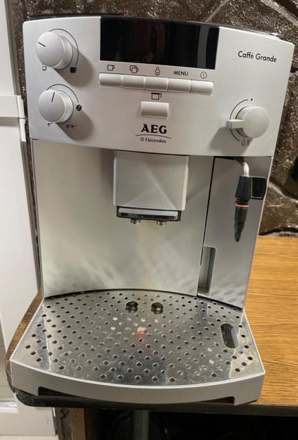 Продам б/у кавову машину AEG Caffe Grande CG 6400 в хорошому стані
