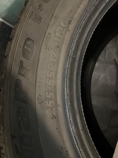 Зимові шини 265/65r 17 майже нові