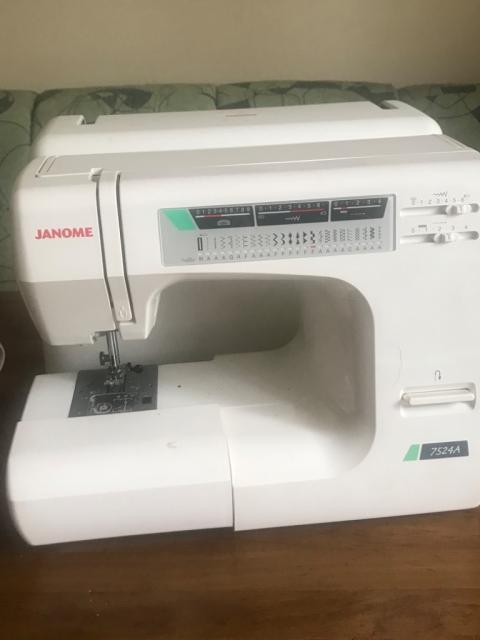 Швейна машина JANOME