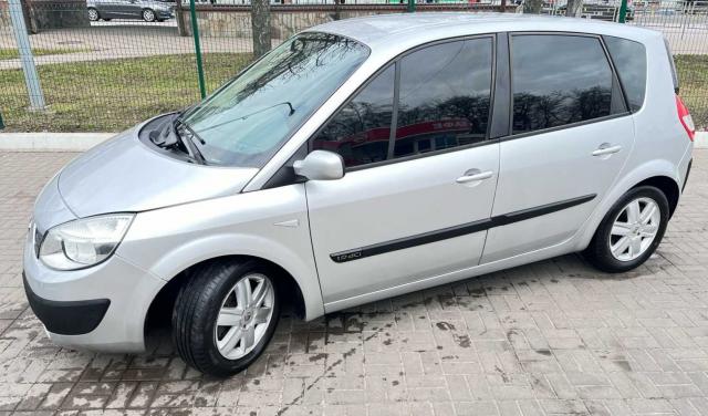 продаж Renault Scenic, 5600 $