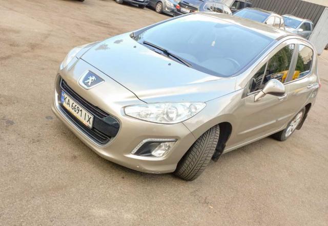 продаж Peugeot 308, 6300 $