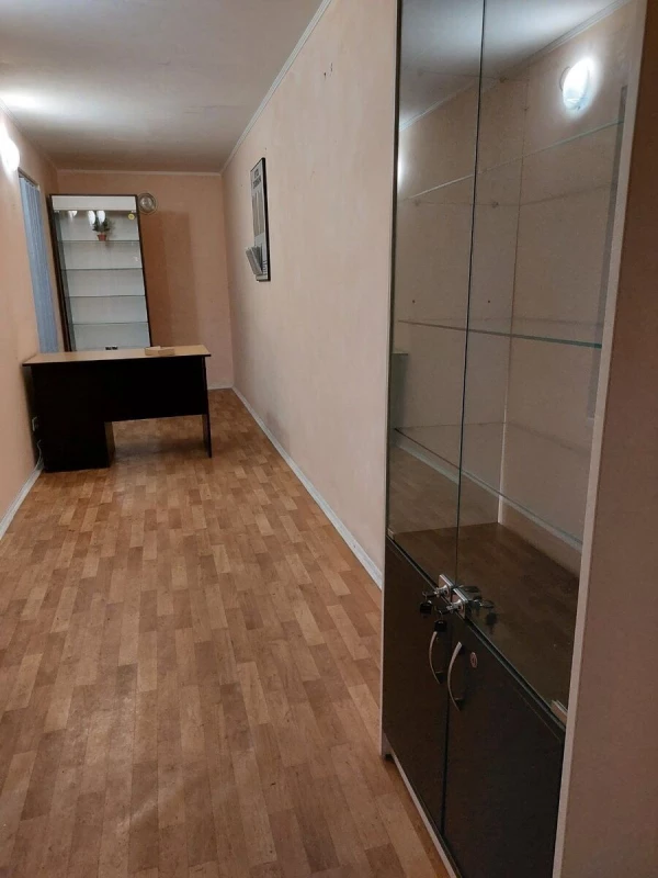Комерційна нерухомість – 16 м²