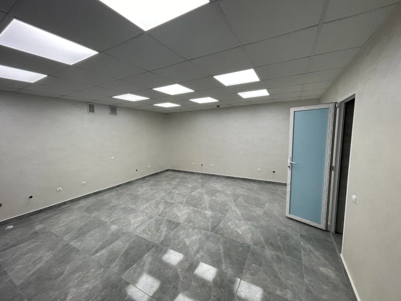 Комерційна нерухомість – 33.4 м²