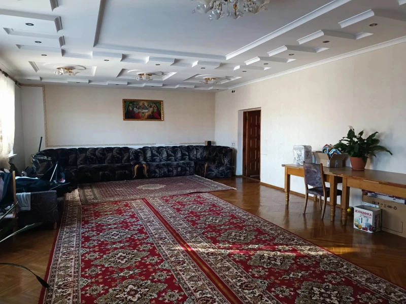 Будинок продаж Гатне – 450 м²