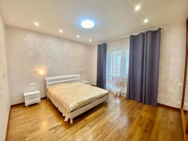 Квартира 3-кімн. оренда Київ, Соломенский – 80 м²