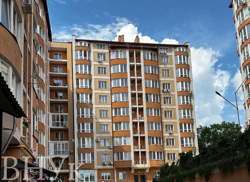 Квартира 3-кімн. продаж Чернівці – 101 м²