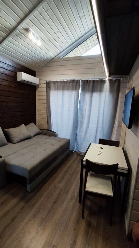 Комерційна нерухомість – 1500 м², Поляна — 6/15