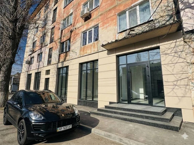 Комерційна нерухомість – 271 м²