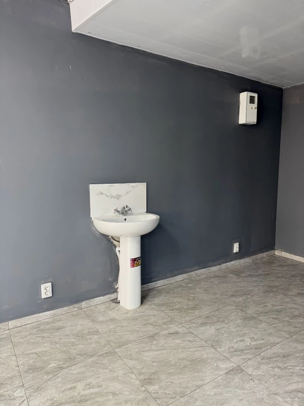 Комерційна нерухомість – 50 м², Черняхов — 7/7