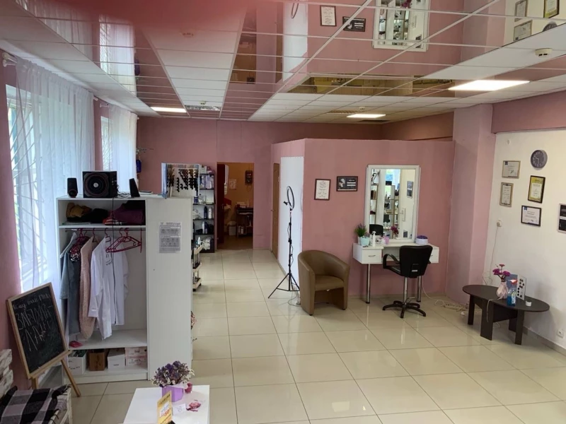 Комерційна нерухомість – 70 м², Локачі — 2/3