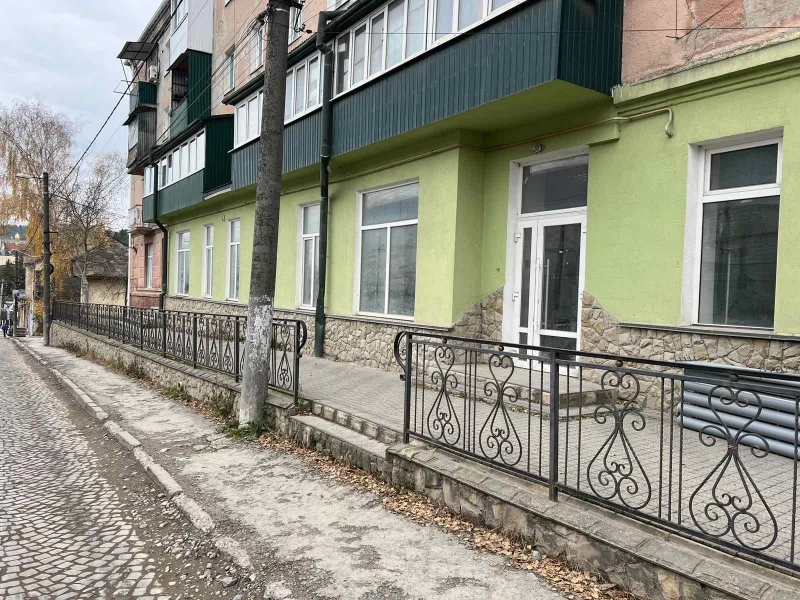 Комерційна нерухомість – 135 м², Бережаны — 2/11