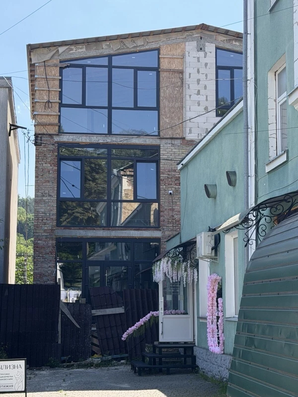 Комерційна нерухомість – 400 м²