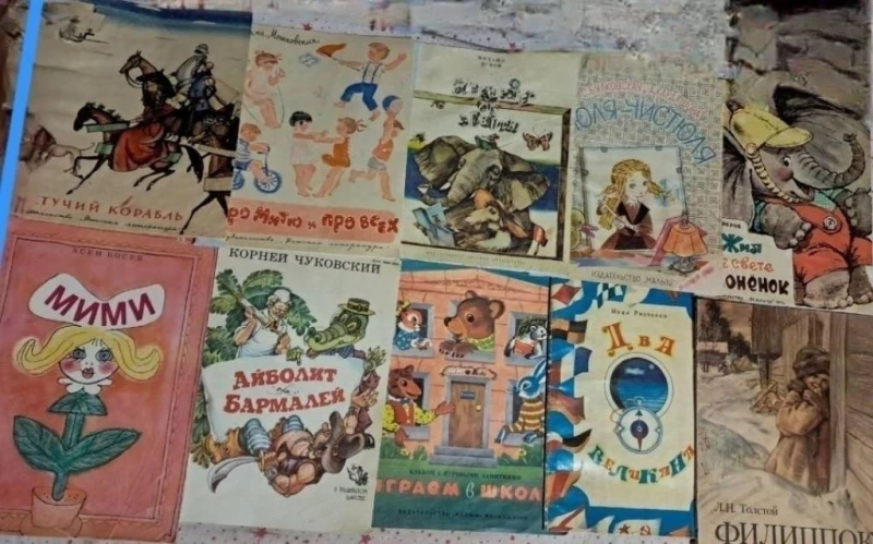 Набор винтажных детских книг.