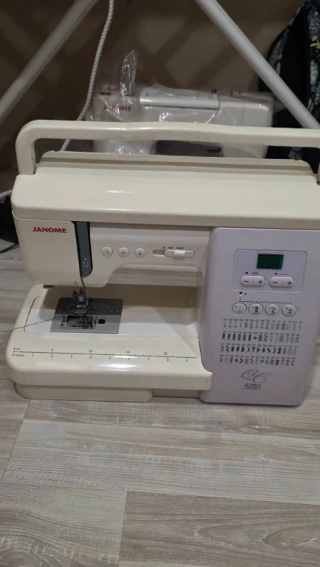 Продам  швейную  машину