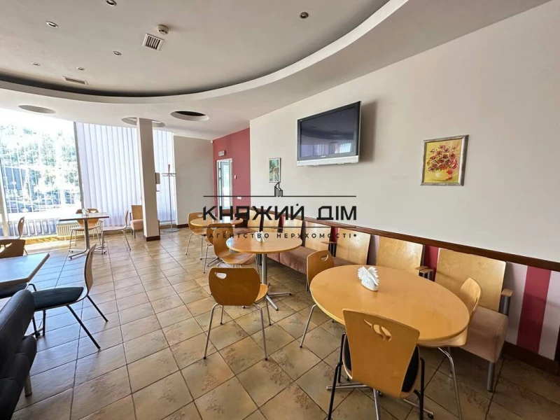 Комерційна нерухомість – 256 м², Киев — 10/15