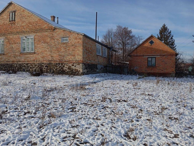 Продаж добротного цегляного будинку у с. Печихвости, Луцького району Волинської області