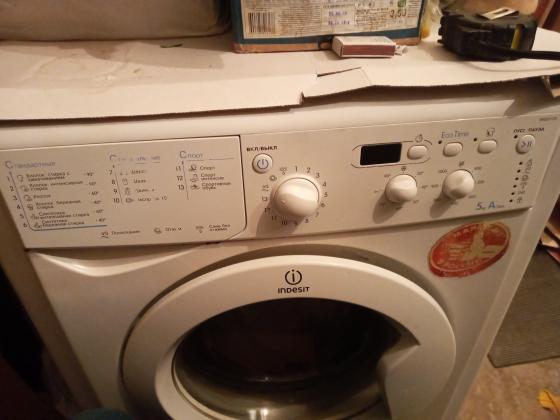 Продам стиралку-автомат  Инднзит 5кг.
