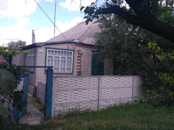 Продам дом в с.Соколово, Харьковская обл.газ,вода и удобства в доме.