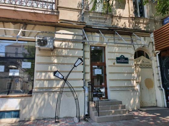Сдам помещение кафе – бар по адресу , фасад на Жуковского 38