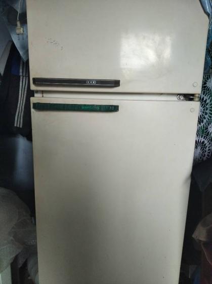 Продаж холодильника б/в двухкамерний