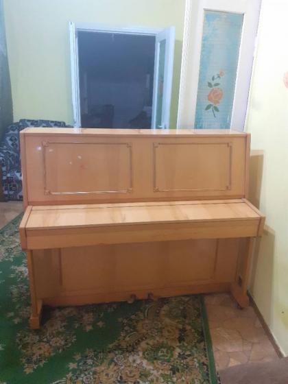 продам пианино б/у  Украина