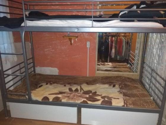 Очень срочно продается двух ярусная металическая кровать Ікеа.