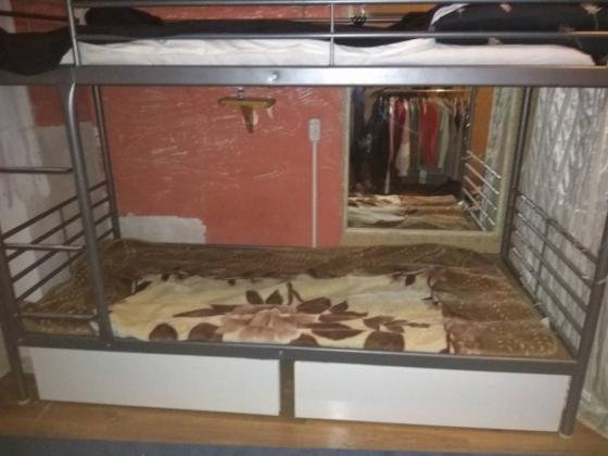 Очень срочно продается двух ярусная металическая кровать Ікеа.