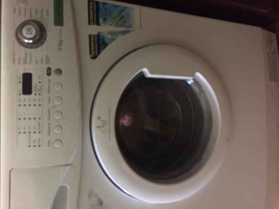 Продам пральну машинку самсунг свлвер нано б.у