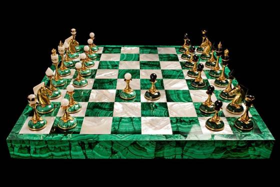 Шахматы и шахматные столы на заказ